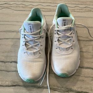 Nike cross trainers